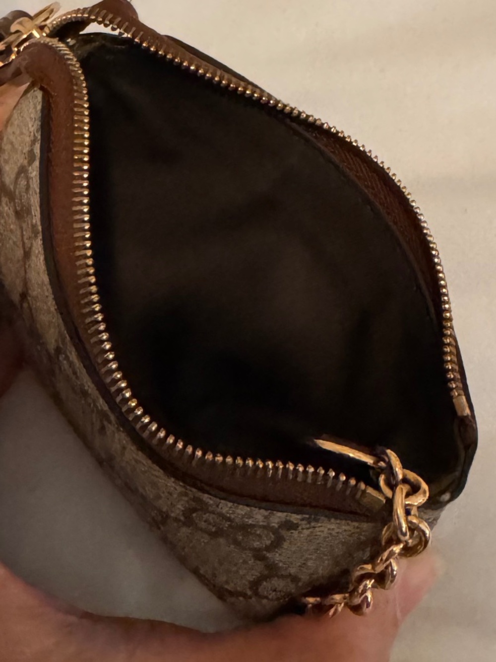Gucci GG Supreme Key Pouch - Picture 11 of 13